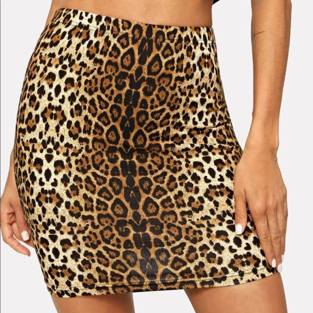 Leopard print bodycon skirt